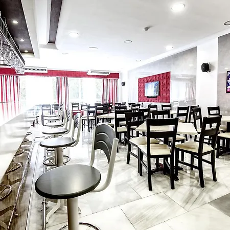 Ξενοδοχείο με διαμερίσματα First Flatotel International